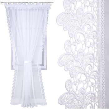 Firana balkonowa z białego woalu ozdobiona gipiurą Tina panel Sale S49