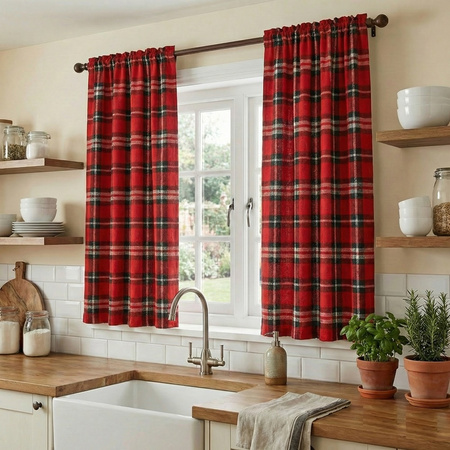 Zasłona w kratę czerwono bordową klasyczna dekoracja okna