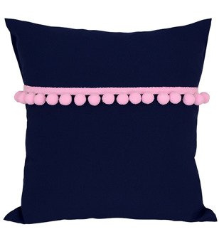 Poszewka matowa ozdobiona różowymi pomponami granatowa