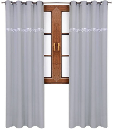 Zasłona jasno szara ozdobiona gipiurą Ligia wzór 8