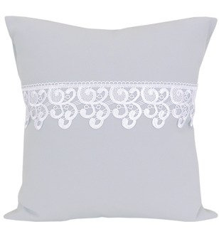 Poszewka z tkaniny matowej  ozdobiona gipiurą jasno szara
