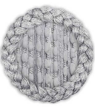 Makarony z puchatymi kuleczkami sznurki z srebrną nicią szary