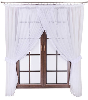 Firana biała z woalu gładkiego ozdobiona gipiurą Ofelia Sale S63