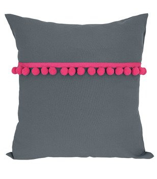 Poszewka matowa ozdobiona różowymi pomponami ciemno szara