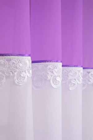 Wiązana firana duo fioletowa z woalu ozdobiona gipiurą Cudka 