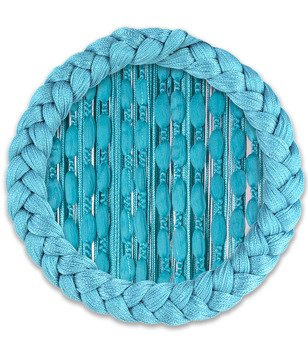 Makarony z puchatymi kuleczkami i sznurkami turkusowy