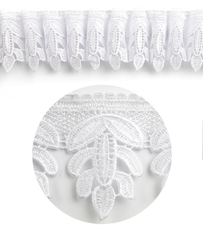 Firana biała z woalu gładkiego ozdobiona gipiurą Ofelia Sale S63