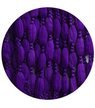 Miękkie makarony z puchatymi kuleczkami ciemno fioletowe