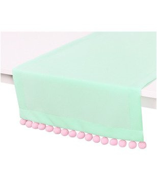 Ozdobny miętowy bieżnik z pluszowymi pomponami