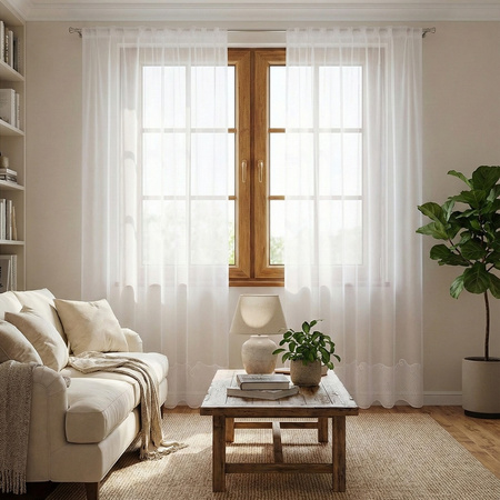 Kornelia firana z białego woalu wykończona efektownym haftem 