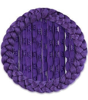 Makarony z puchatymi kuleczkami i sznurkami ciemny fiolet